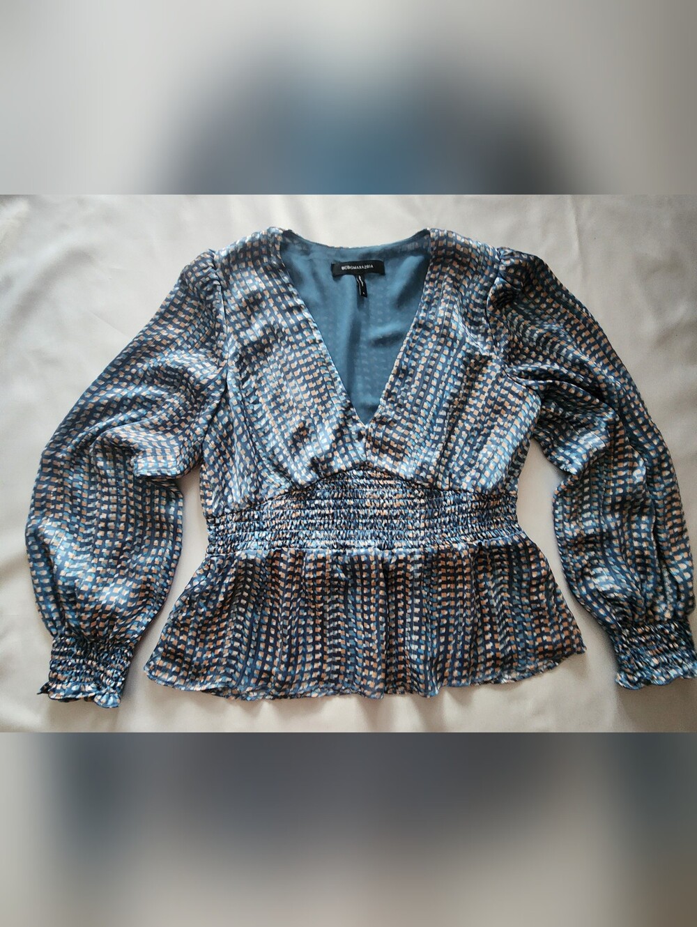BCBGMAXAZRIA Blue Satin Geometric Print Smocked Peplum Blouse - Size S